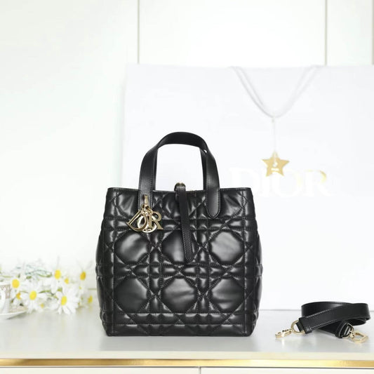 Classic Vertical Diamond Quilted Handbag