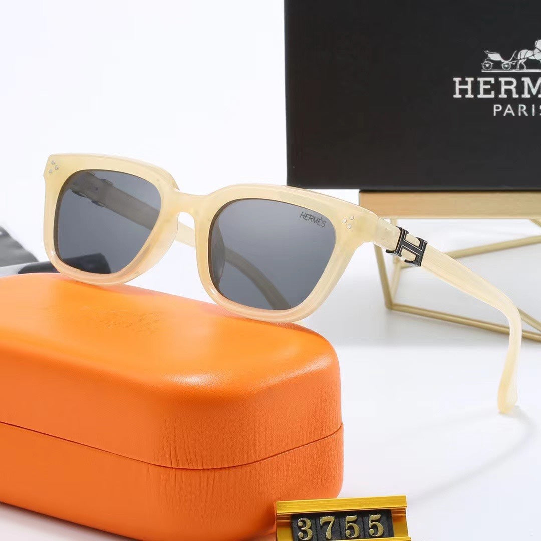 Elegant Wayfarer Sunglasses