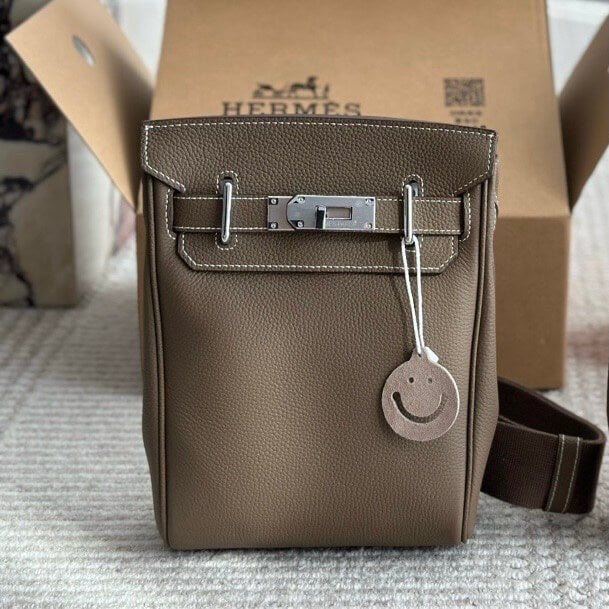 Fashion Vertical Metal Buckle Bag