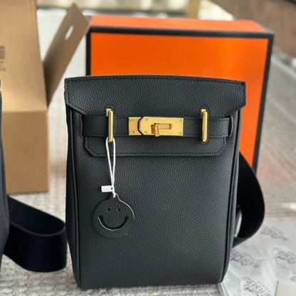 Fashion Vertical Metal Buckle Bag